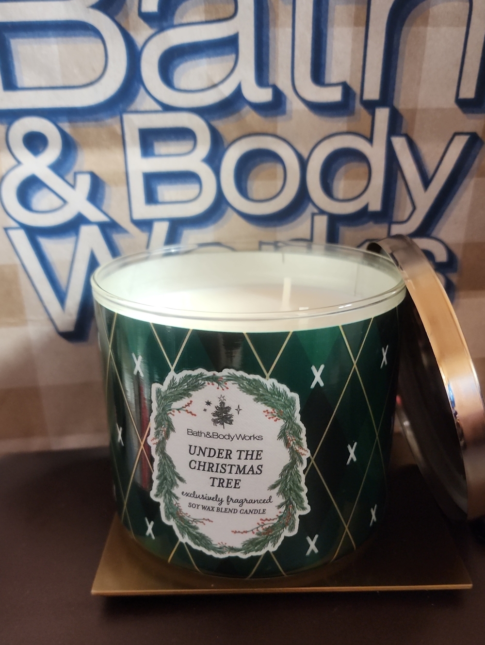 Bath & Body Works Under the Christmas Tree Soy Candle Nwt Lg. 3 Wick